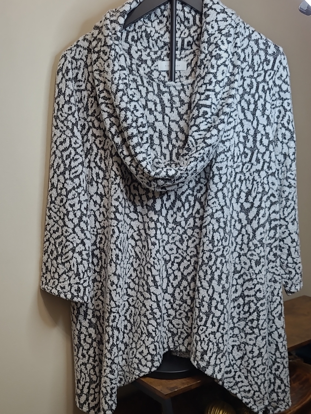 New Directions Black & White Cowl Neck Lightweight Sweater, Shark Bite Hem (2X)